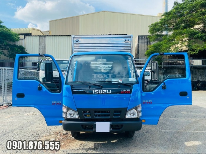 Isuzu QKR270 thùng kín dài 4m3 hỗ trợ trả góp 80% nhận xe ngay