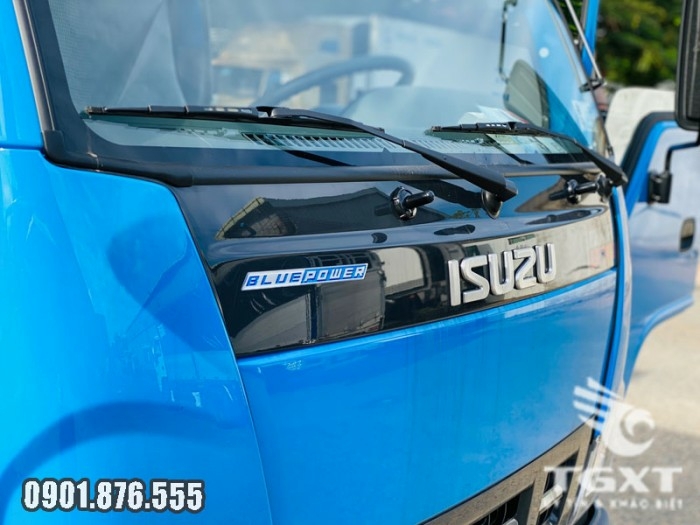 Isuzu QKR270 thùng kín dài 4m3 hỗ trợ trả góp 80% nhận xe ngay