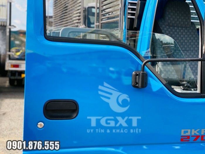 Isuzu QKR270 thùng kín dài 4m3 hỗ trợ trả góp 80% nhận xe ngay