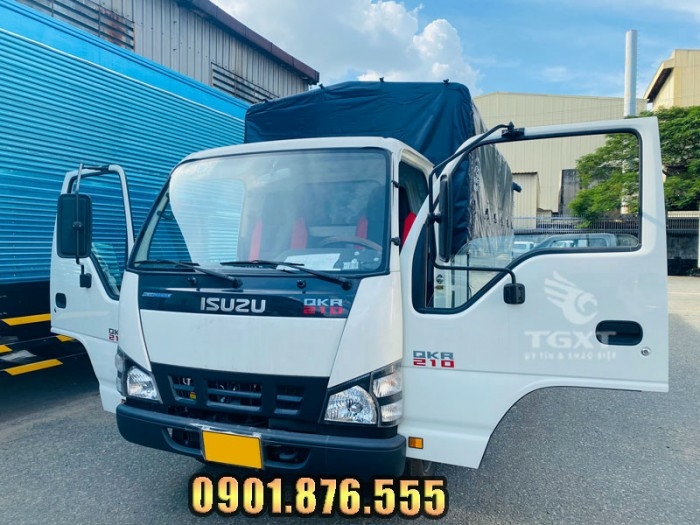 Xe tải Isuzu QKR210 thùng bạt dài 4m3 hỗ trợ vay cao