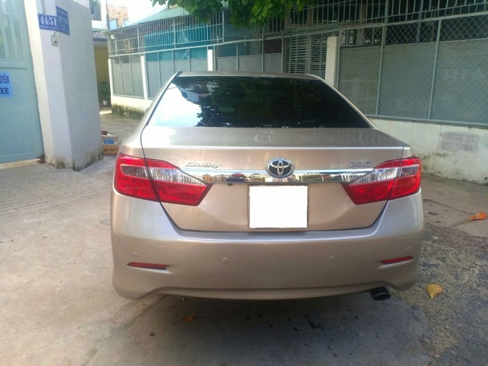 Đổi xe mới cần bán Camry 2.5Q, sản xuất 2014, số tự động, màu vàng cát