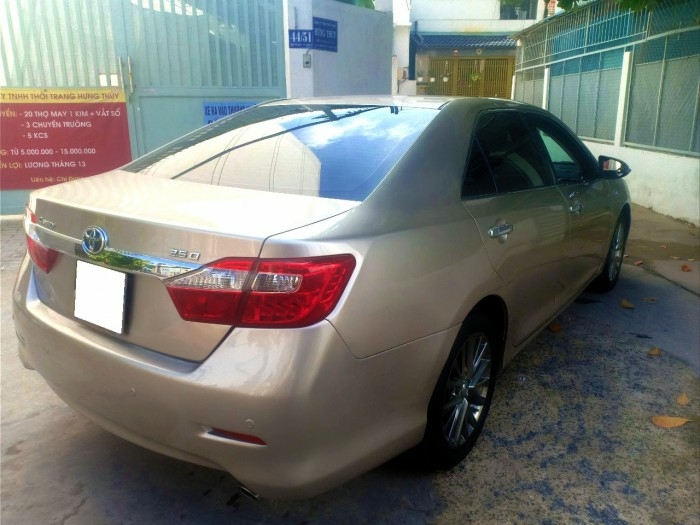 Đổi xe mới cần bán Camry 2.5Q, sản xuất 2014, số tự động, màu vàng cát
