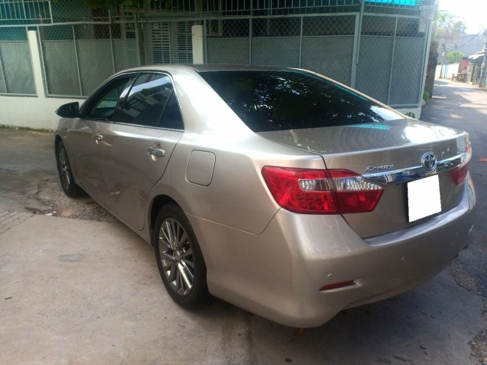 Đổi xe mới cần bán Camry 2.5Q, sản xuất 2014, số tự động, màu vàng cát
