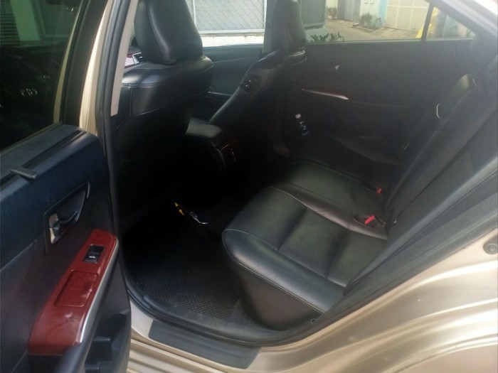 Đổi xe mới cần bán Camry 2.5Q, sản xuất 2014, số tự động, màu vàng cát