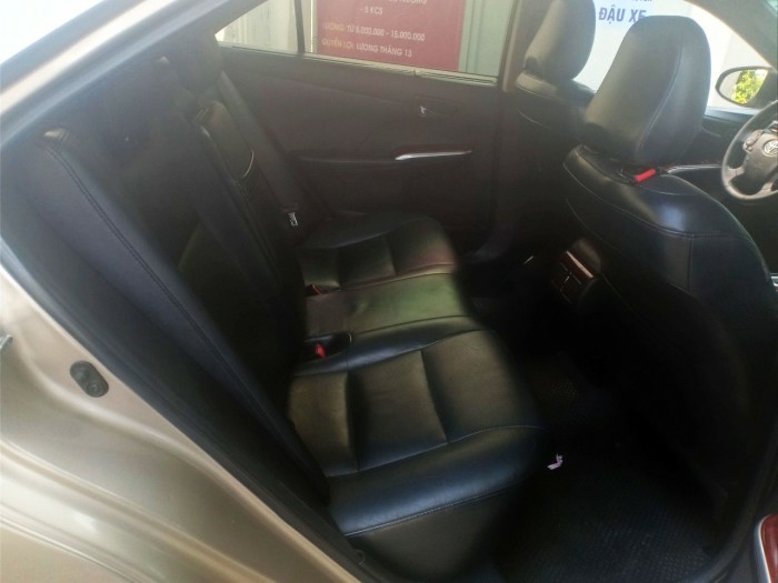 Đổi xe mới cần bán Camry 2.5Q, sản xuất 2014, số tự động, màu vàng cát