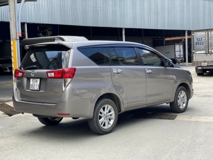 Toyota innova E 2.0MT 2019 màu đồng biển SG