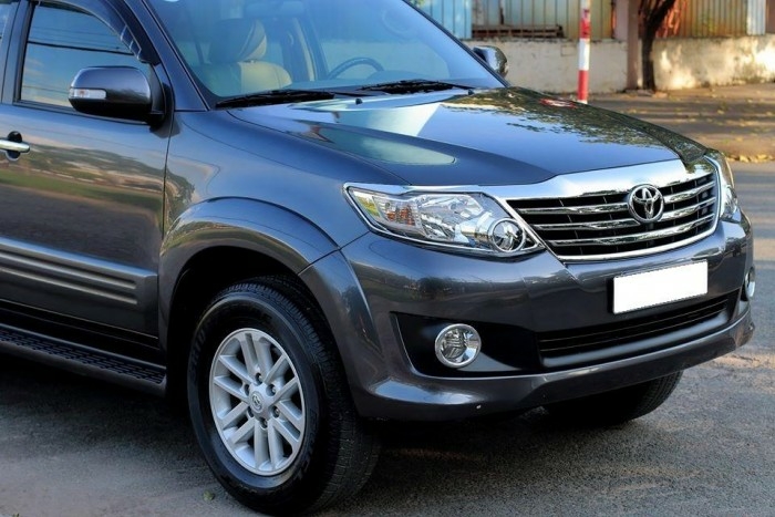 Bán Toyota Fortuner 2015, số tự động, máy xăng, màu Xám chì,