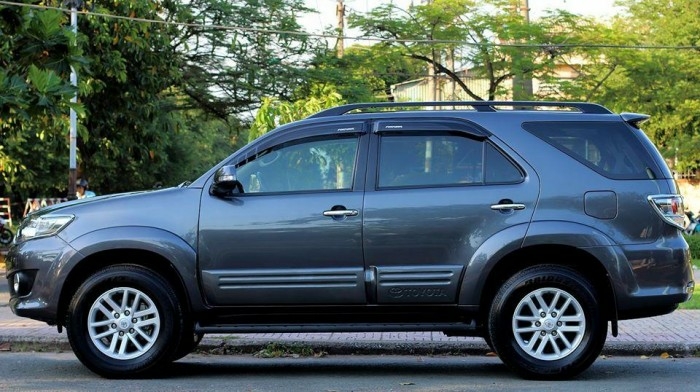 Bán Toyota Fortuner 2015, số tự động, máy xăng, màu Xám chì,