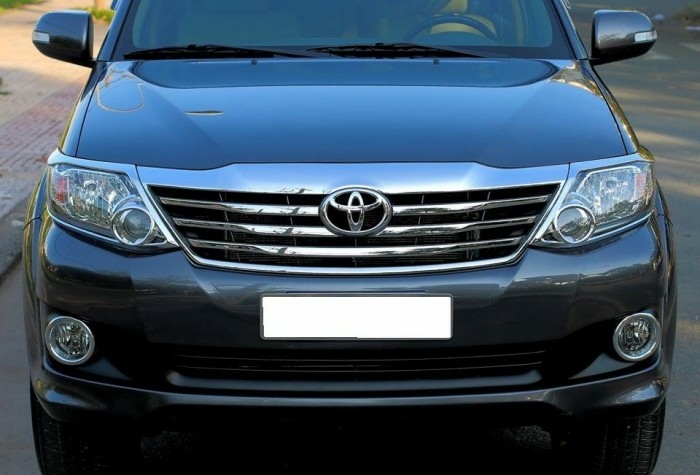 Bán Toyota Fortuner 2015, số tự động, máy xăng, màu Xám chì,
