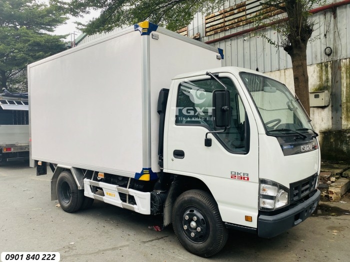 Isuzu QKR230 thùng bảo ôn gắn bửng nâng, trả góp 80%