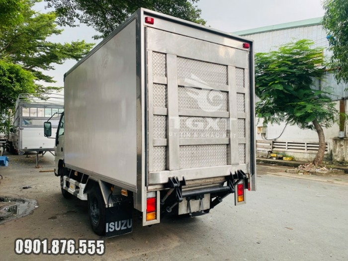 Xe tải Isuzu QKF 1T9 giao xe ngay, thùng dài 3m6