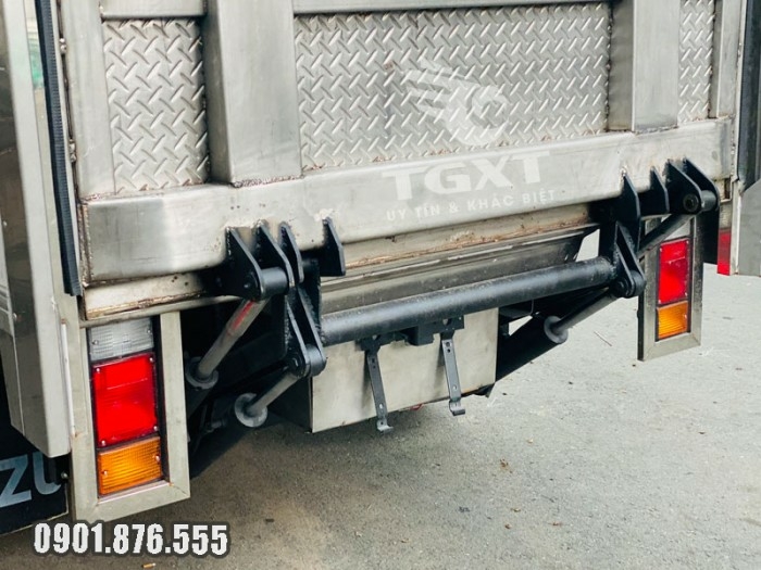 Xe tải Isuzu QKF 1T9 giao xe ngay, thùng dài 3m6