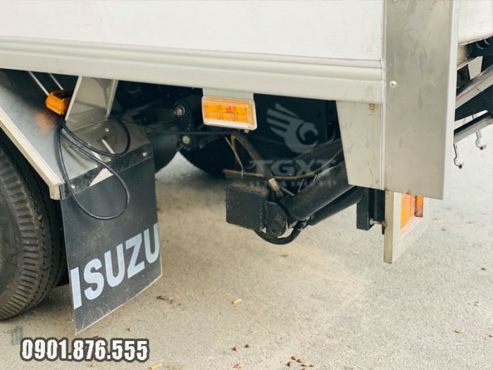 Xe tải Isuzu QKF 1T9 giao xe ngay, thùng dài 3m6