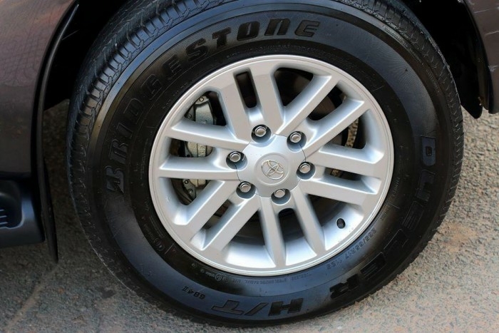 Bán Toyota Fortuner 2015, số tự động, máy xăng, màu Xám chì,