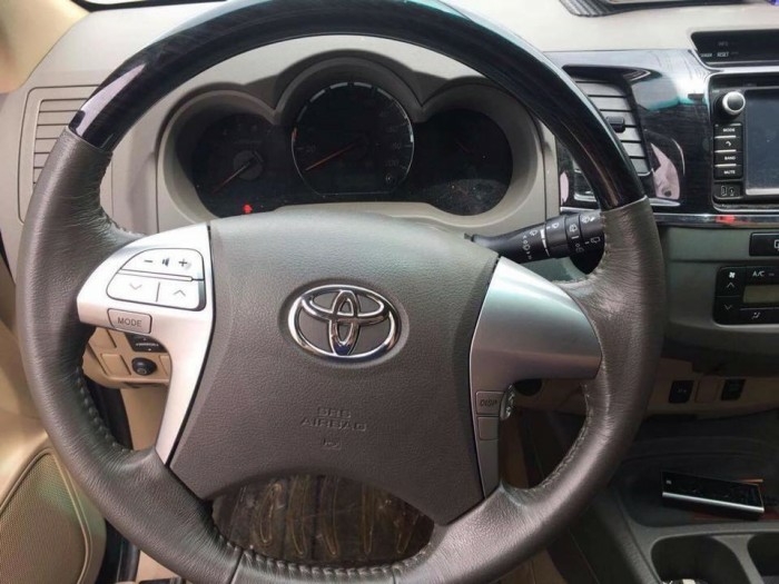 Bán Toyota Fortuner 2015, số tự động, máy xăng, màu Xám chì,