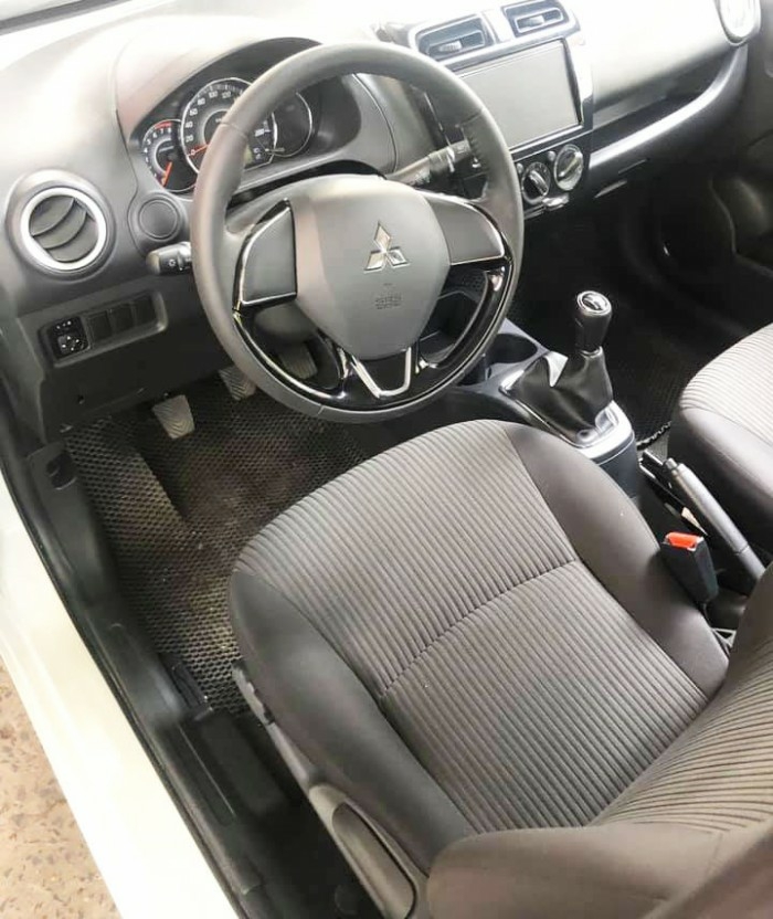 Bán Mitsubishi Attrage 2019, số sàn, màu Trắng tinh