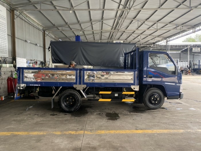 Xe Tải Iz200 Thùng Lững tải 2200kg Hỗ Trợ Ngân Hàng