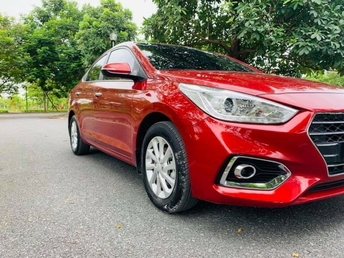 Gia đình cần bán xe Accent 2018, số tự động, màu đỏ còn mới ken