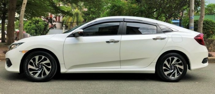 Cần bán xe Honda Civic 2019, số tự động, màu trắng, còn mới tinh
