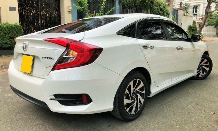 Cần bán xe Honda Civic 2019, số tự động, màu trắng, còn mới tinh