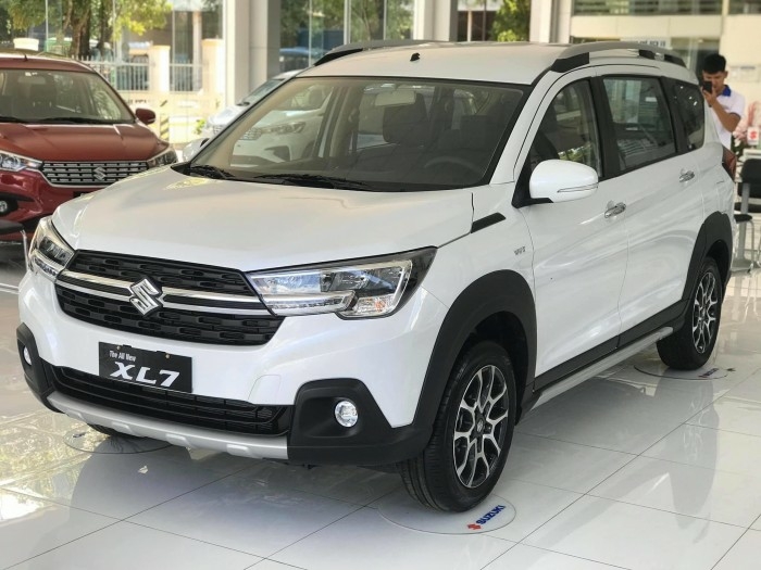 Xe Du Lịch 7 chỗ giá hấp dẫn nhất thị trường