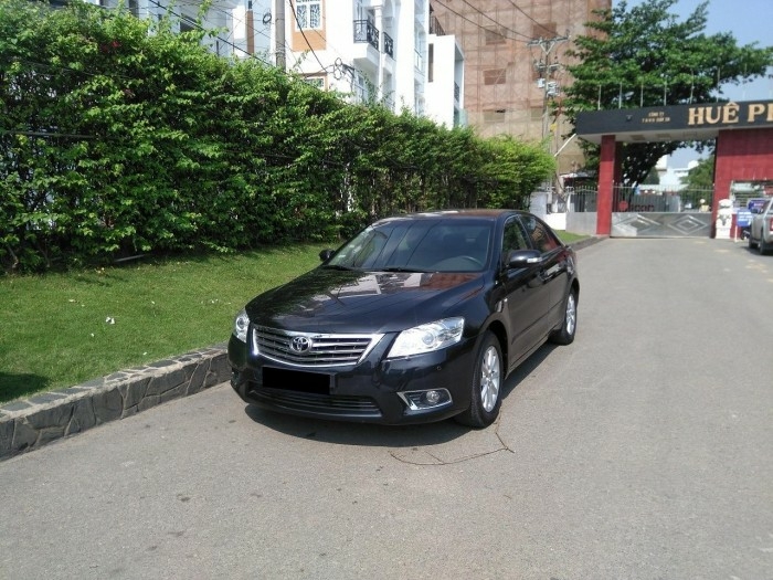 Bán Toyota Camry 2.4 model 2011, số tự động, màu Đen bóng