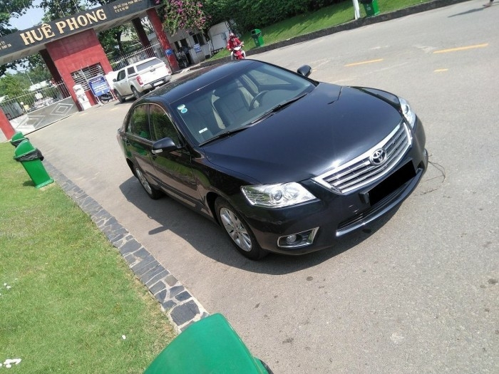 Bán Toyota Camry 2.4 model 2011, số tự động, màu Đen bóng