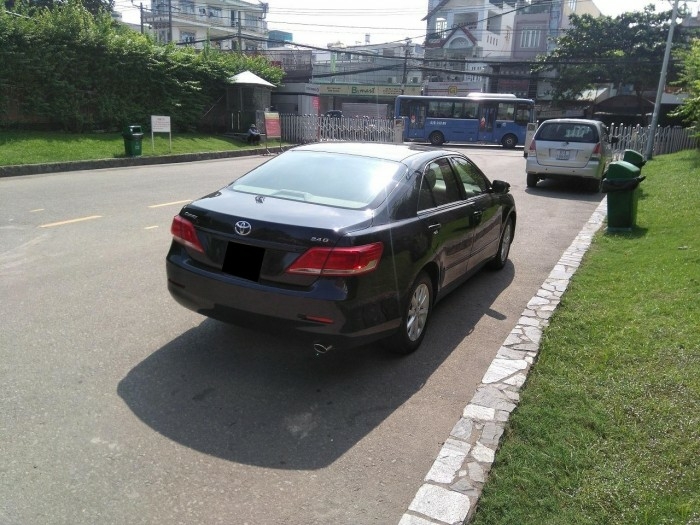 Bán Toyota Camry 2.4 model 2011, số tự động, màu Đen bóng