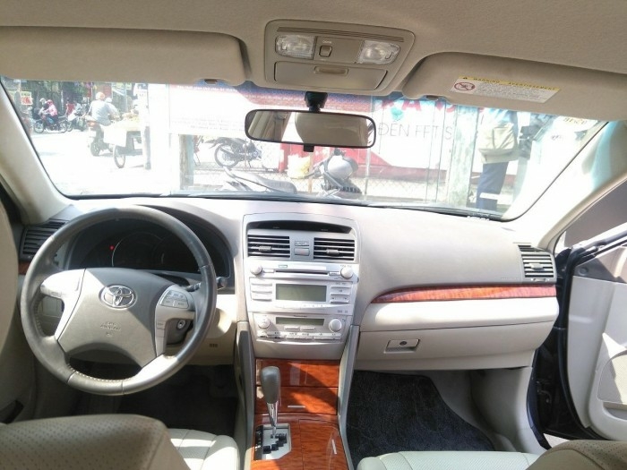 Bán Toyota Camry 2.4 model 2011, số tự động, màu Đen bóng