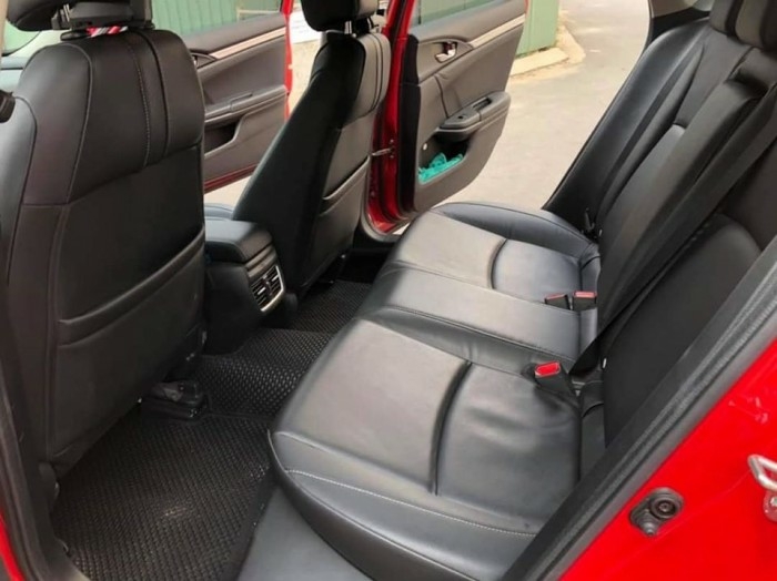 Cần bán xe Civic 2019, số tự động, bản E, màu đỏ cherry cực đẹp.