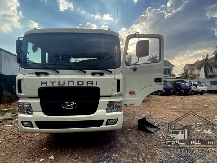 Xe Hyundai HD320 -Thùng mui bạt - Tải 18 tấn - Thùng 9.7m