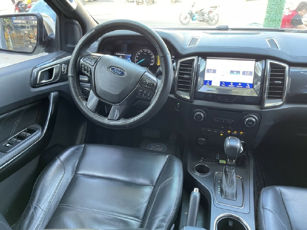 Ford Everest Titanium 4X2L 2019 Mẫu Trắng