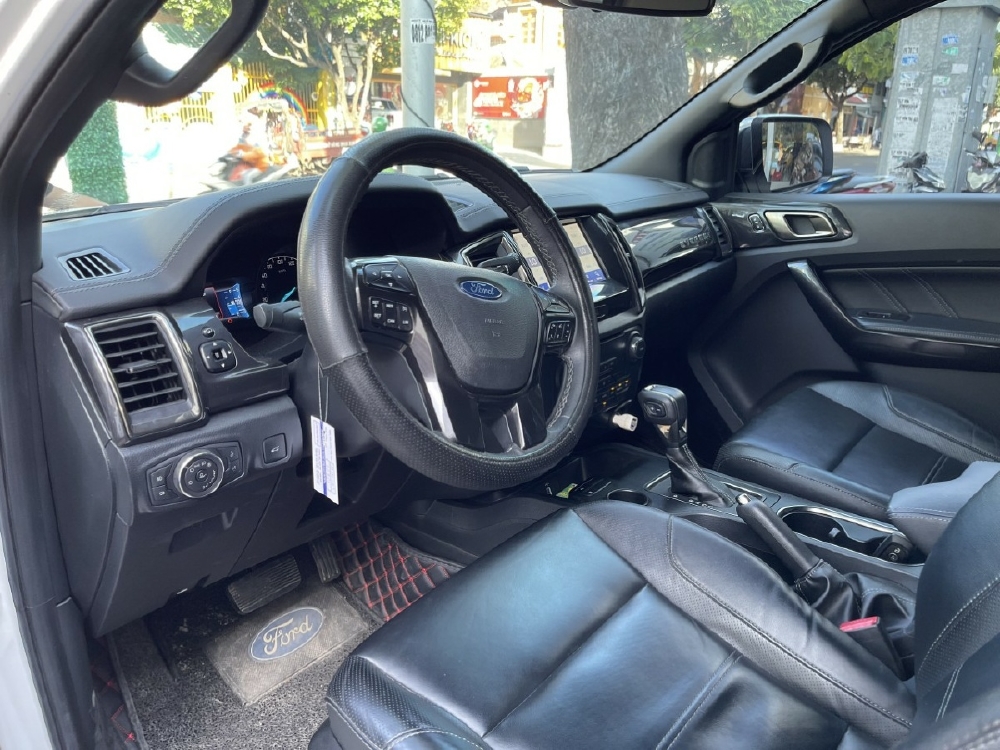 Ford Everest Titanium 4X2L 2019 Mẫu Trắng