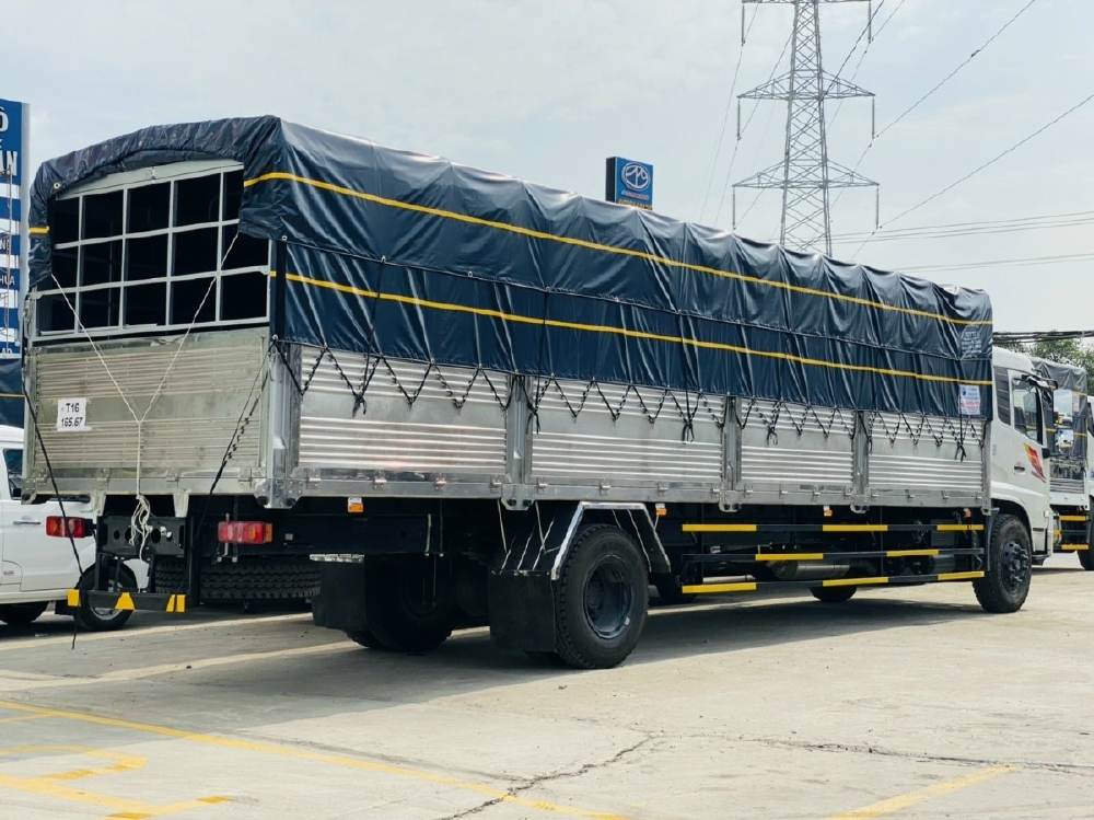 xe tải dongfeng 8 tấn thùng inox dài 9m5 tặng 100% phí trước bạ.