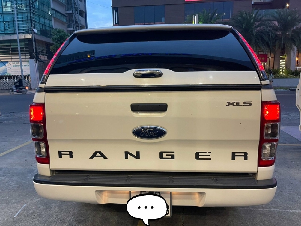 Ford ranger trắng