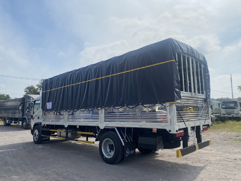 Xe tải JAC N900PLUS 9 tấn thùng dài 7m có mui lướt gió sẵn giao ngay