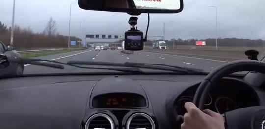 Sử dụng thiết bị giám sát học viên học lái xe ô tô trên đường