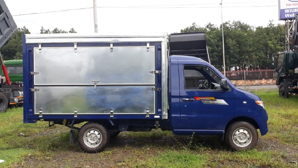 Xe tải Kenbo bán hàng lưu động thùng kín cánh dơi 800kg dài 2m6 giá rẻ