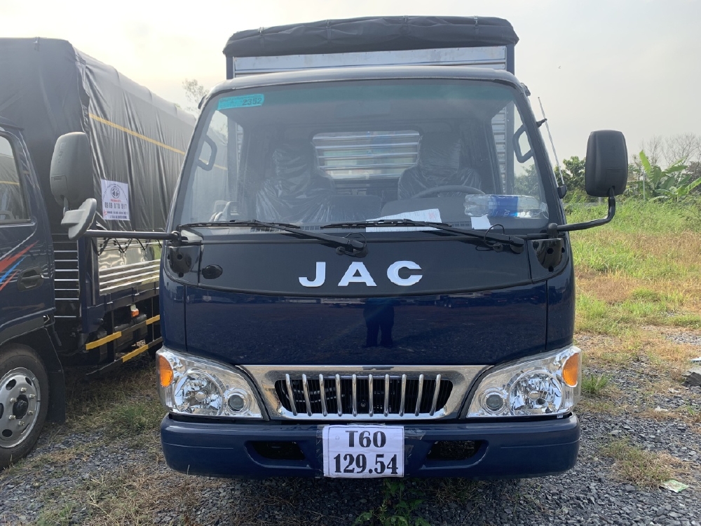 Xe tải JAC L240 2t45 thùng dài 3m7 - trả trước 80 triệu nhận xe ngay