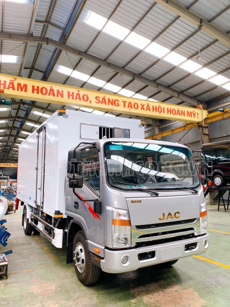 Xe tải JAC N650PLUS 6 tấn thùng kín composite bửng nâng 6m2 Biên Hoà