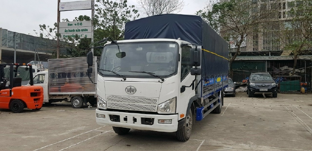 Xe tải Faw 8 tấn thùng 6m2 động cơ Weichai 140Ps, nhập khẩu 3 cục