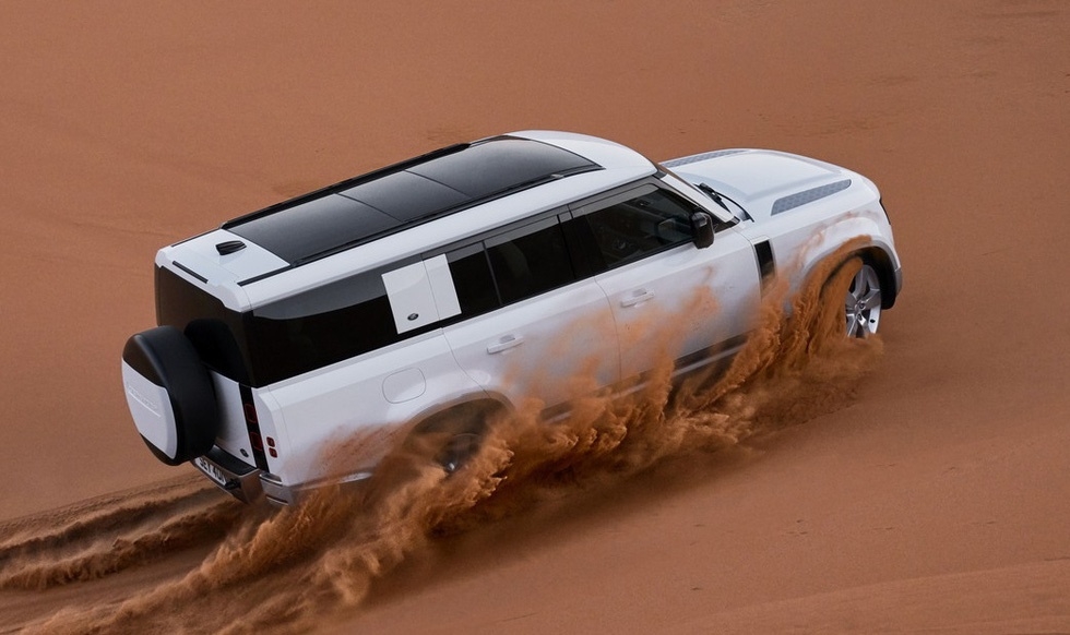 Không nhiều SUV sang trên toàn cầu hiện tại có cấu hình 8 chỗ ngồi rộng rãi - Ảnh: Land Rover