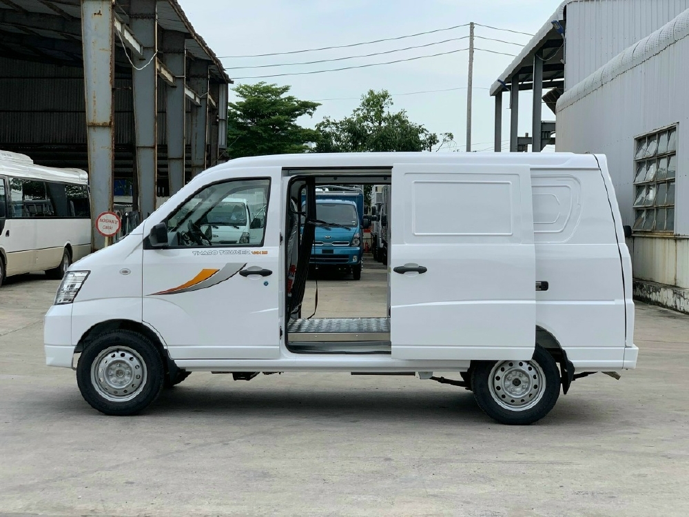Xe tải Van đi giờ cấm, tải 990 kg công nghệ Nhật Bản