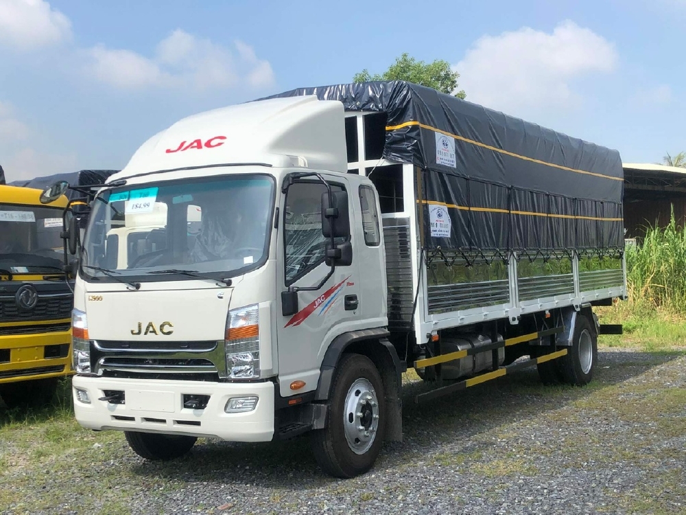 Xe tải 9T JAC N900 thùng mui bạt 7m sử dụng động cơ cummins đời 2022