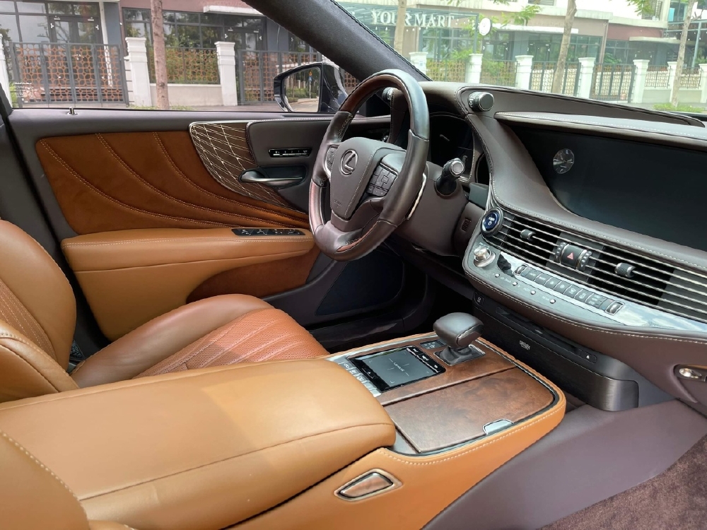 LS500h hybrid siêu sang
