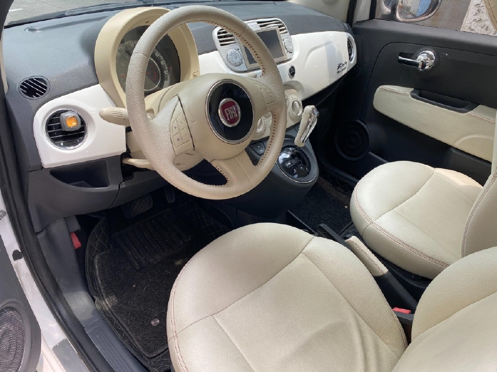 Cần bán xe Fiat 500 2010 , số tự động. Full option, màu trắng. Nhập Ý