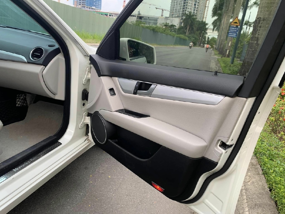Cần bán Mercedes C200 2011, số tự động, Full option