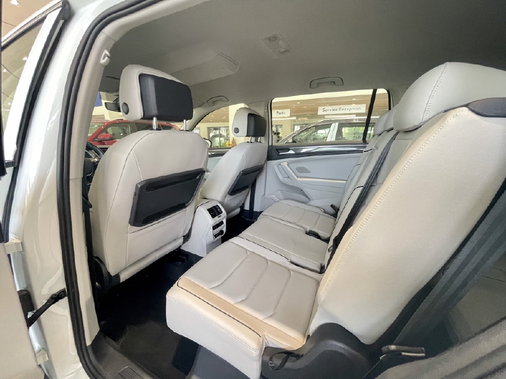 Volkswagen Tiguan Luxury S 2022 màu Trắng - KM Tháng 12