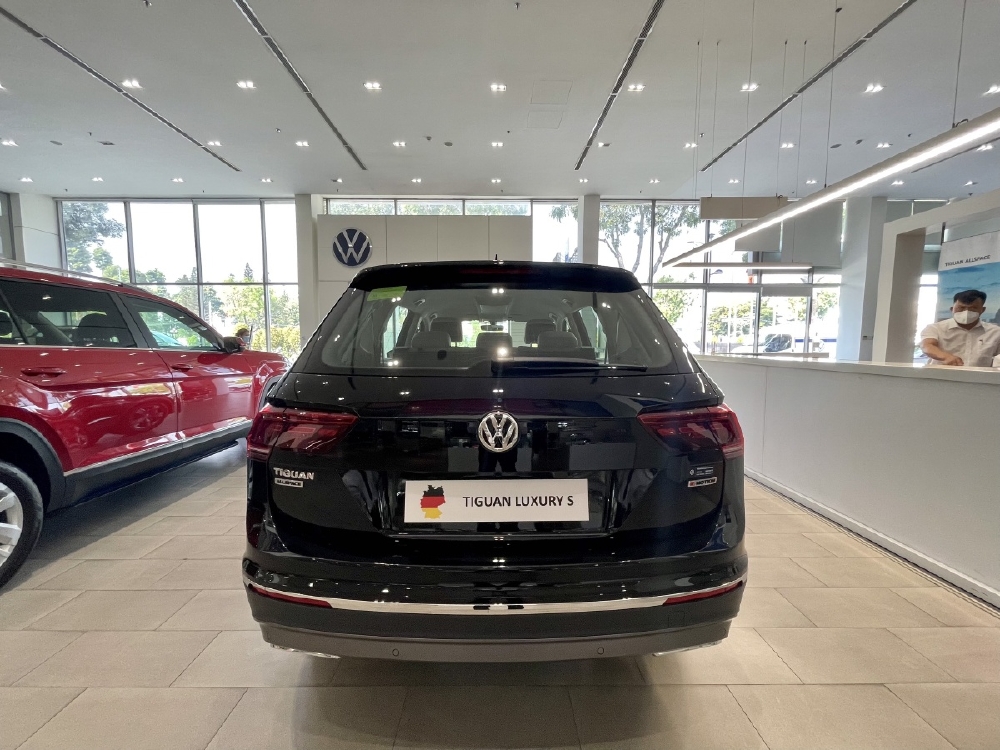 Volkswagen Tiguan Luxury S 2022 màu Đen - KM Tháng 12