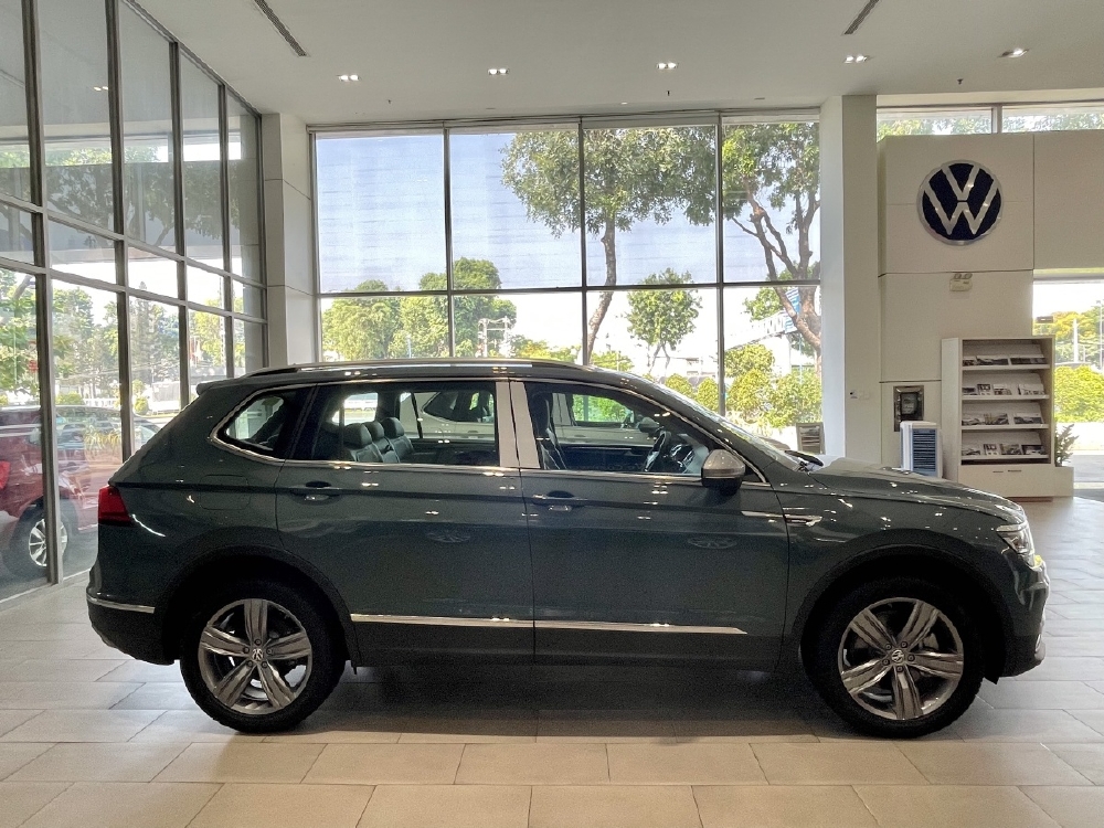 Volkswagen Tiguan Luxury S 2022 màu Xanh - KM Tháng 12